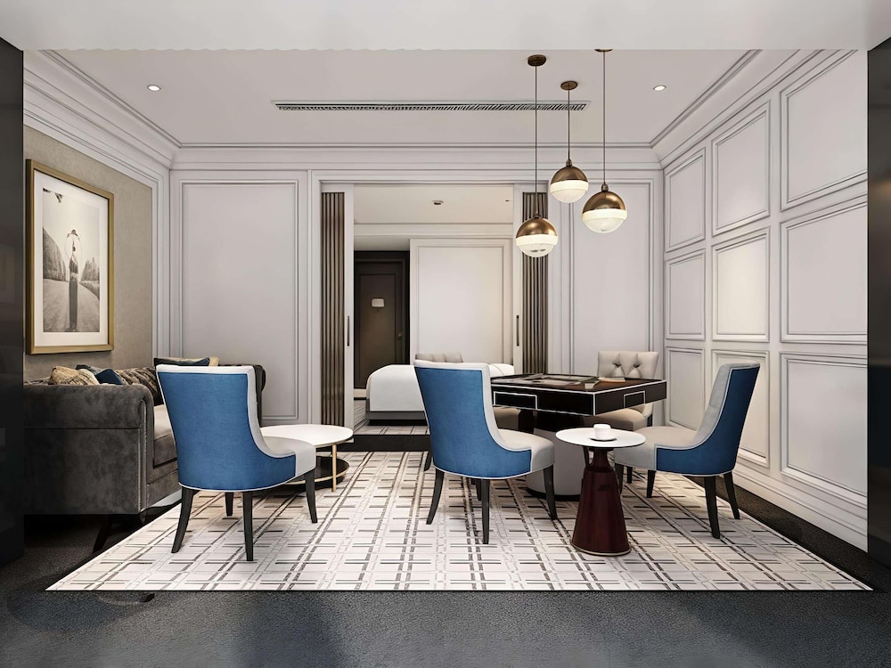 Premium Deluxe Room, 1 King Size Bed, 1 Chess Table, High Floor - Photo 2