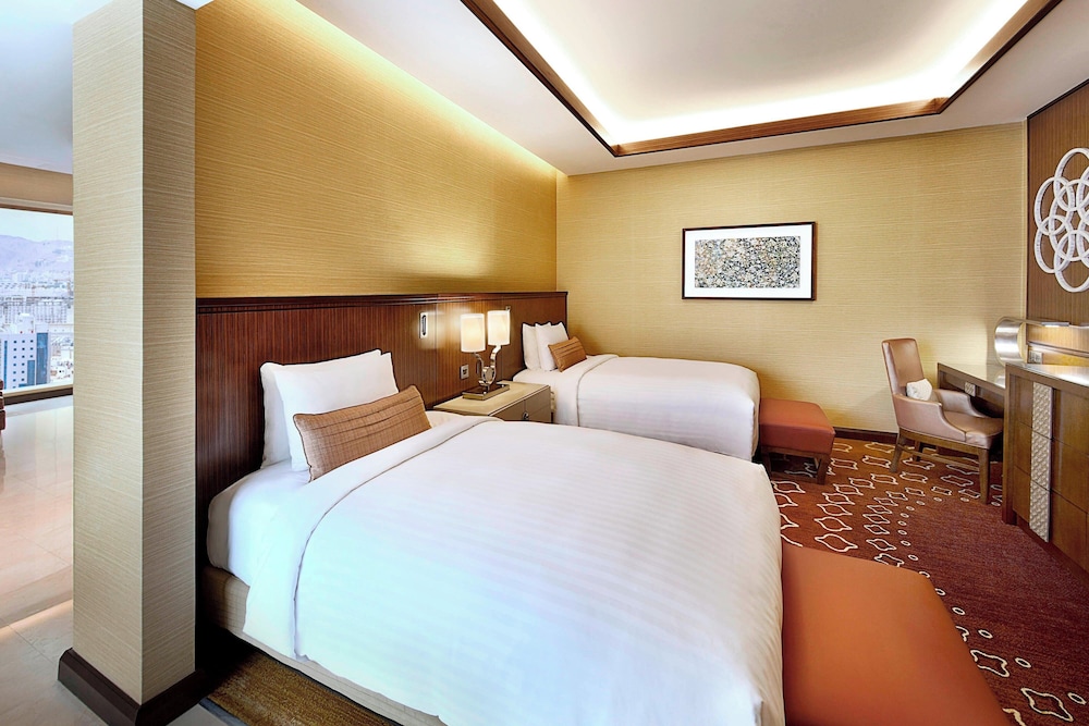 Deluxe Room, 2 Twin Beds, City View photo 3