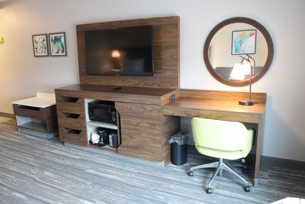 Standard Room, 1 King Bed, Accessible (Hearing) - Photo 1