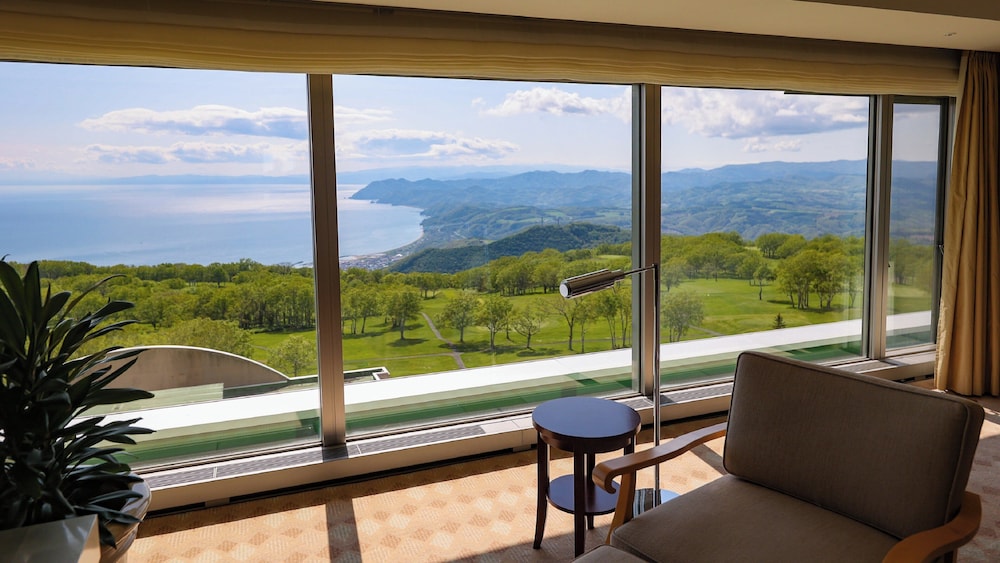 Suite, 1 Bedroom - Photo 1