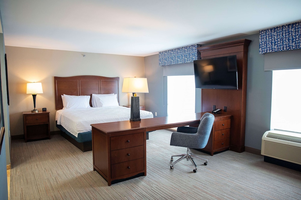 Studio, One King Bed, Accessible photo 3