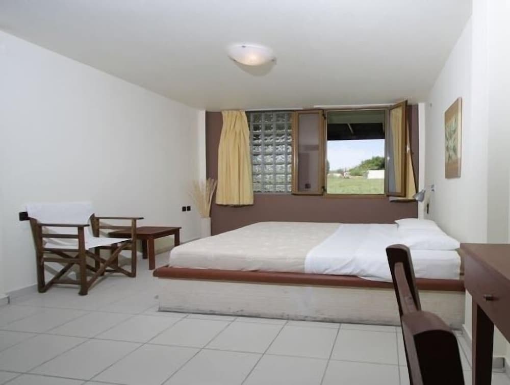 Studio, 1 Bedroom, Partial Sea View photo 1