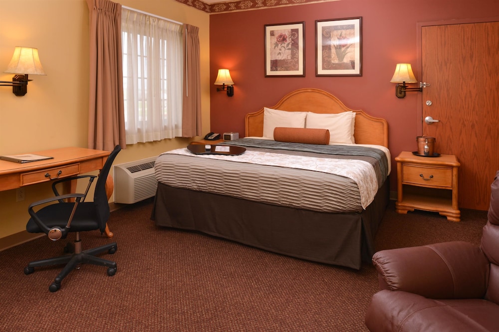 Suite, 1 King Bed, Non Smoking, Jetted Tub photo 1