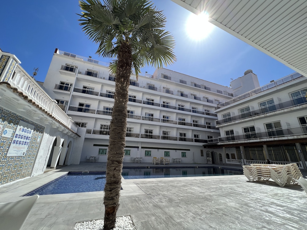 Standard Double Room, Pool View - Photo 1