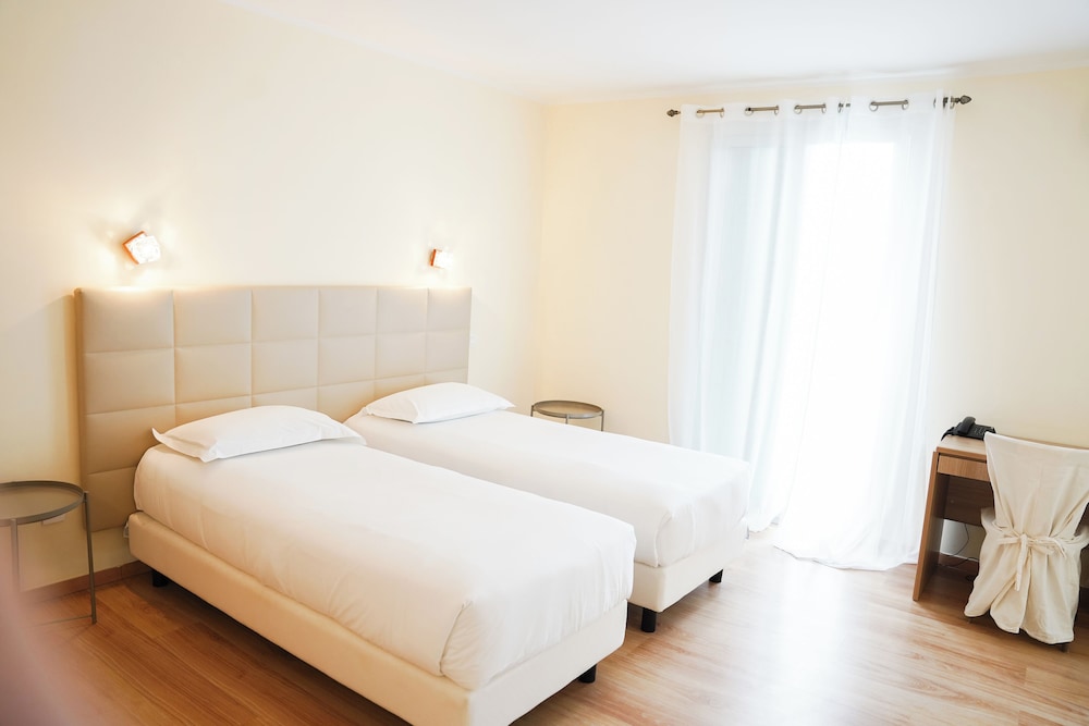 Twin Room, Balcony