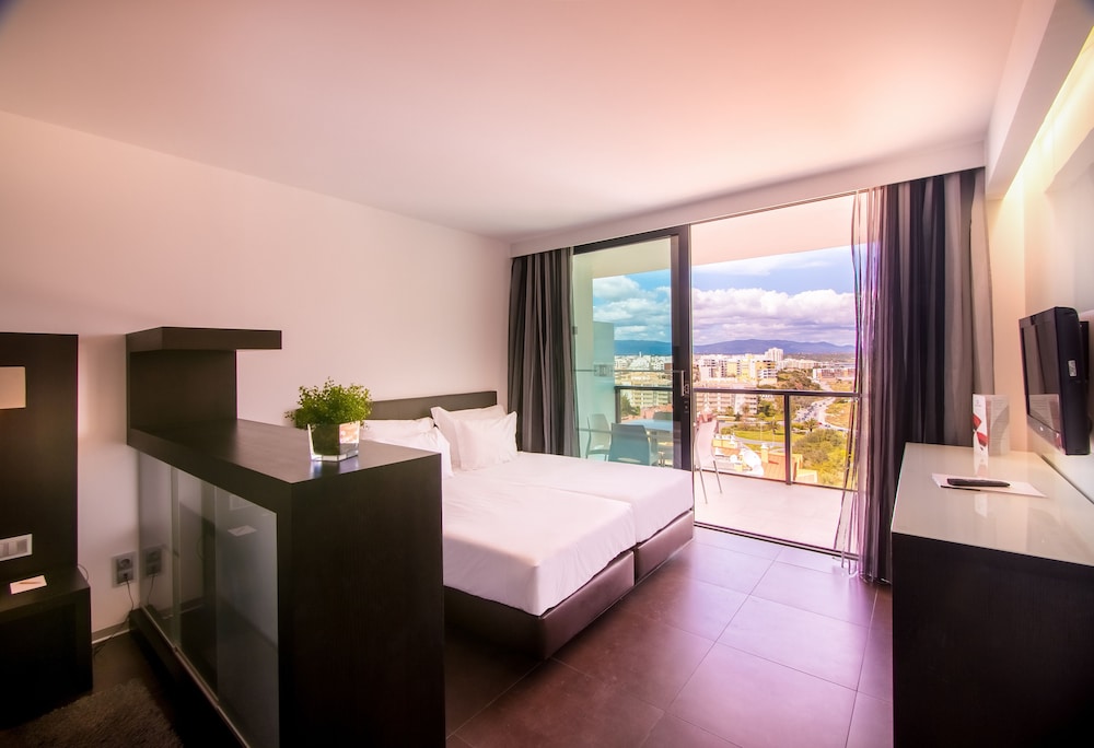Family Suite, City View (2 Adults) - Photo 9