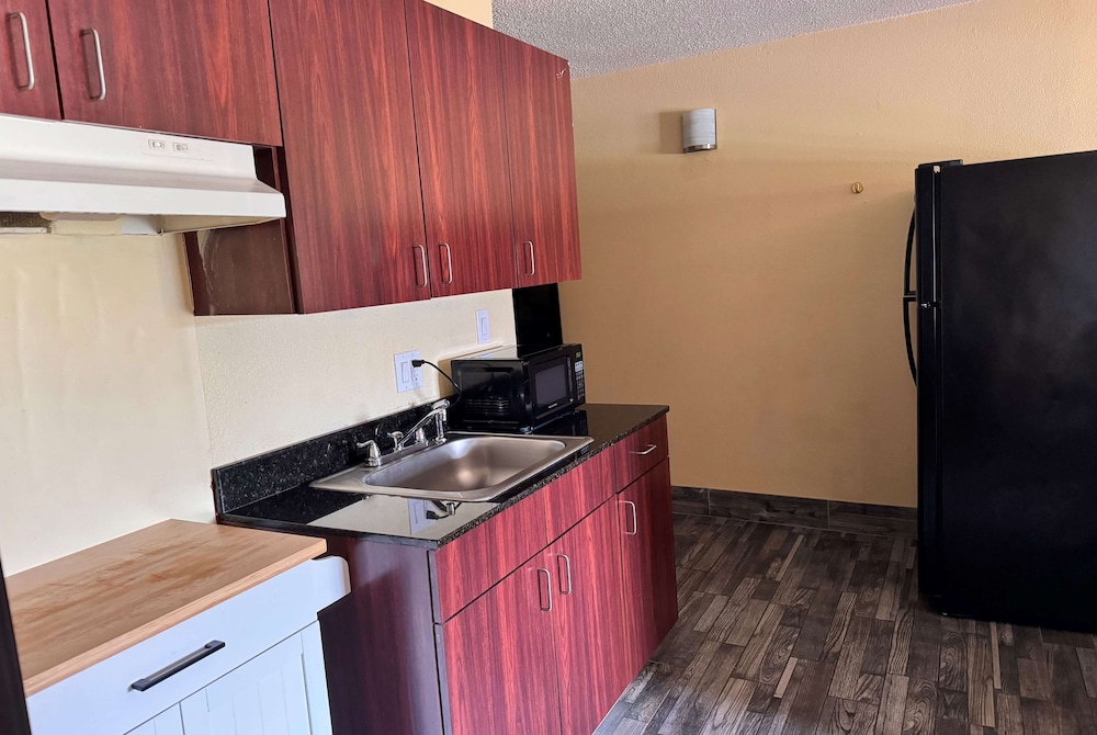 Suite, 1 King Bed, Non Smoking (1 Bedroom) photo 3