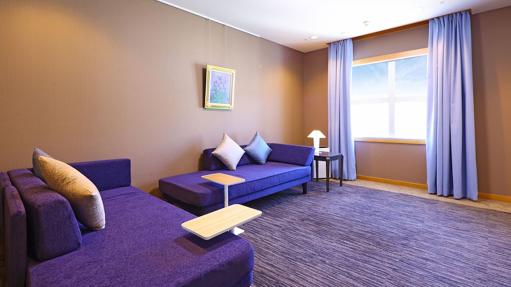 Suite 4 Beds Room - Indoor Bath - Non-Smoking