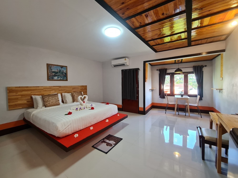 Superior Room, 1 King Bed - Photo 6
