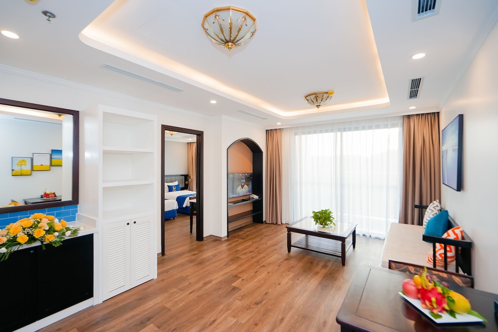 Luxury Suite - Photo 8