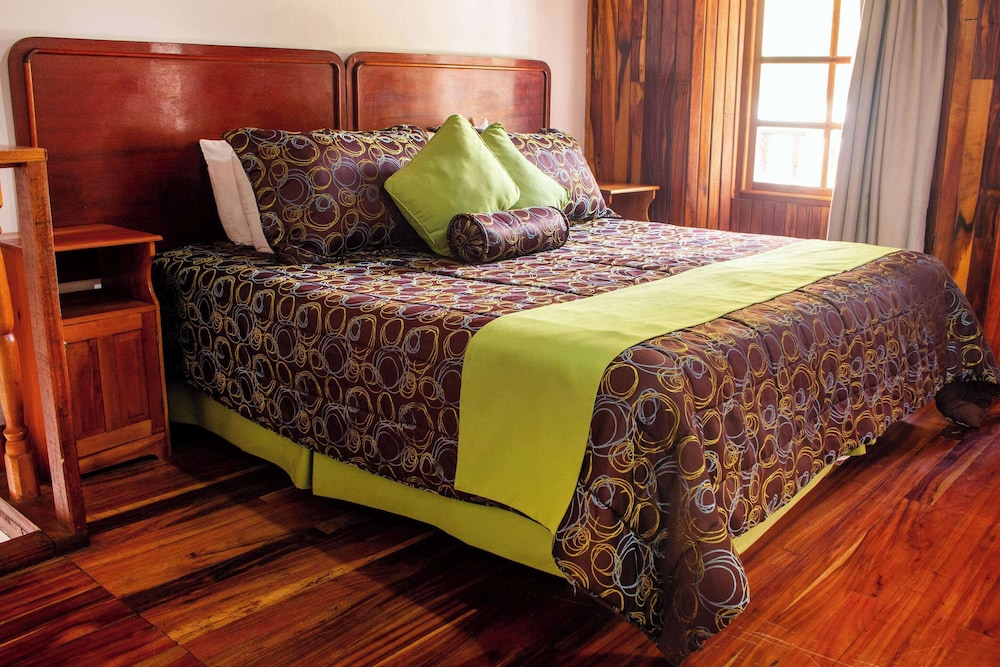 1 King Bed, Cabin Room - Photo 1