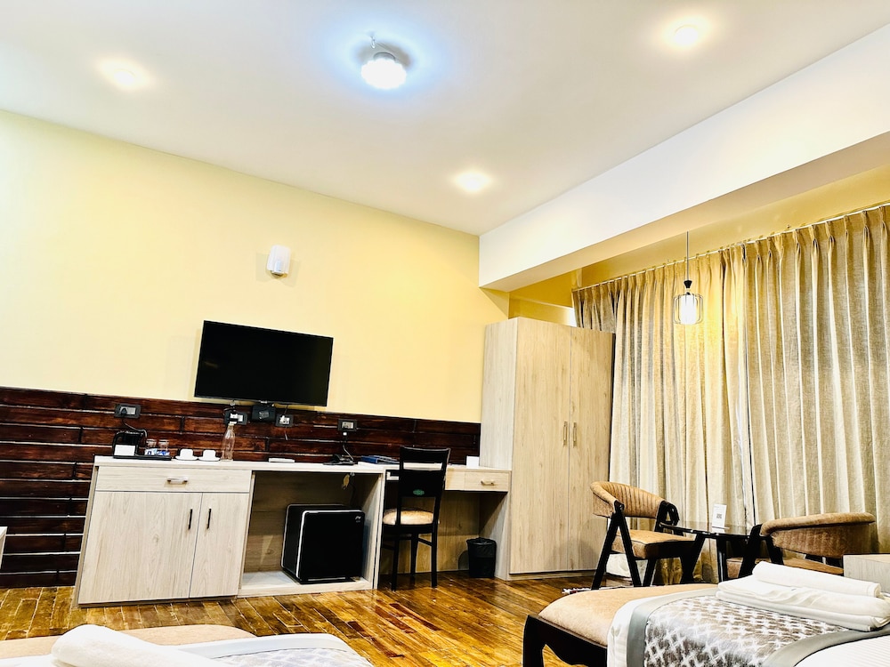 Deluxe Room, 2 Twin Beds, Mountain View photo 2