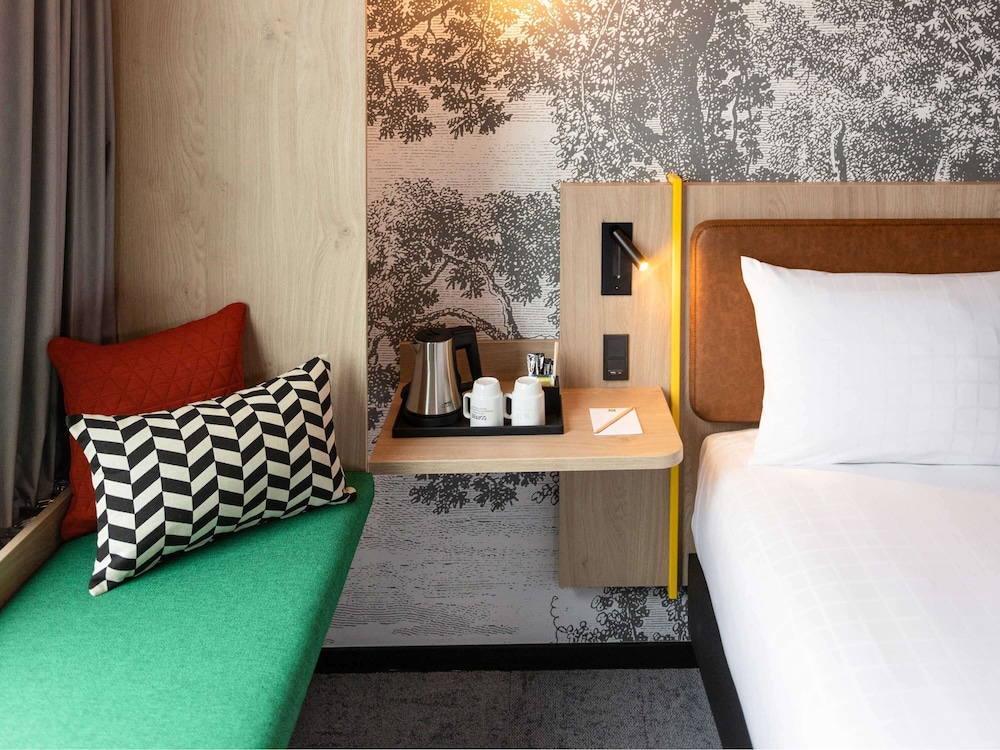 Deluxe Room, 1 Double Bed, Corner - Photo 4