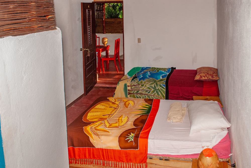 Basic Double Room, 2 Twin Beds, Non Smoking photo 2