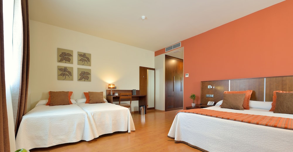 Standard Quadruple Room (4 Adults) - Photo 2