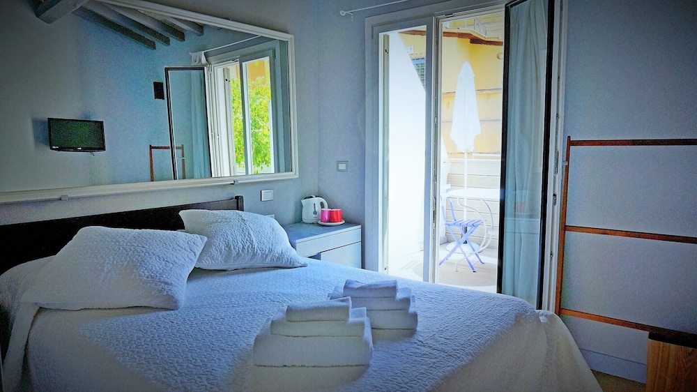 Deluxe Room, City View photo 1