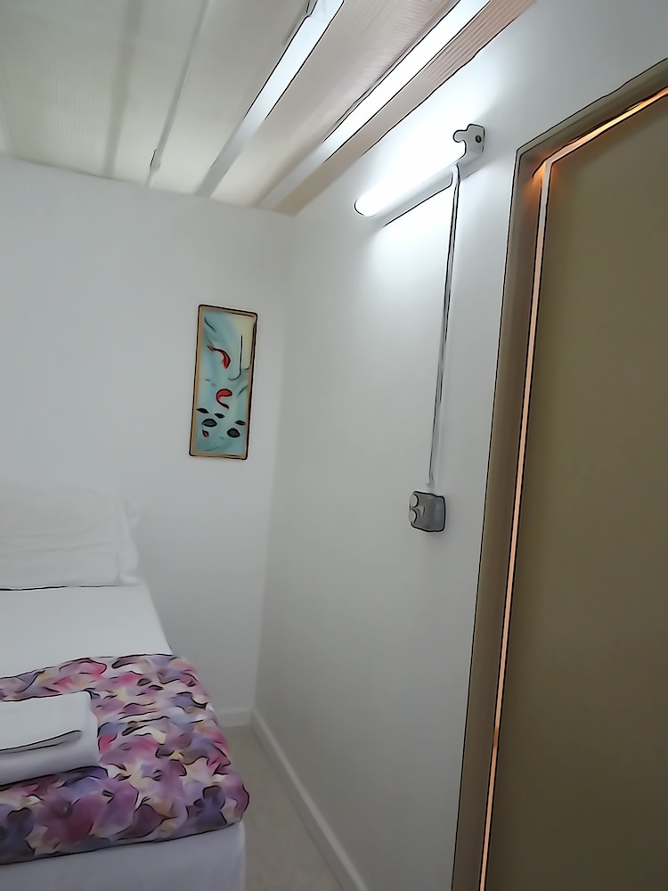 Shared Dormitory, Men only photo 2