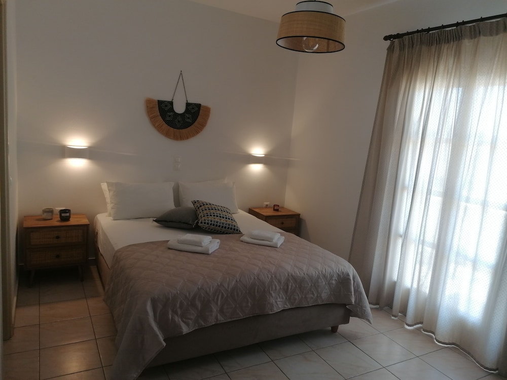 Standard Double Room, Partial Sea View photo 2