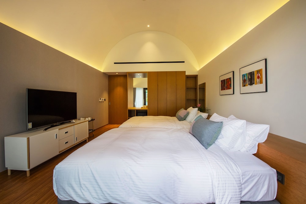 Deluxe Twin Room (Breakfast Charge On Site Over 2 Ppl) photo 2