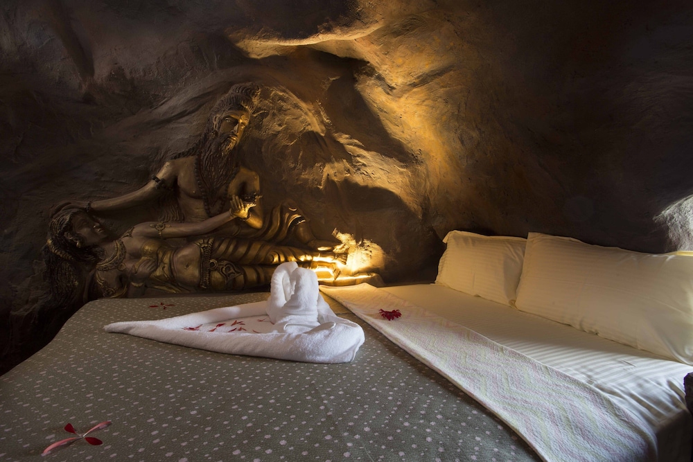 Cave Suites - Photo 2
