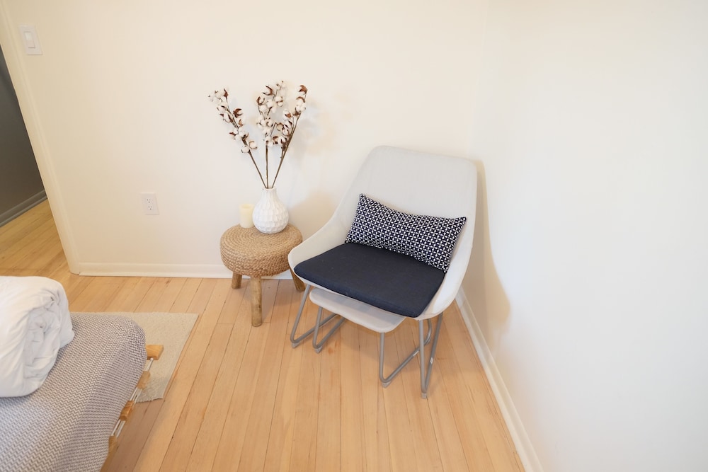 Design Double Room, 1 Double Bed, Shared Bathroom photo 1