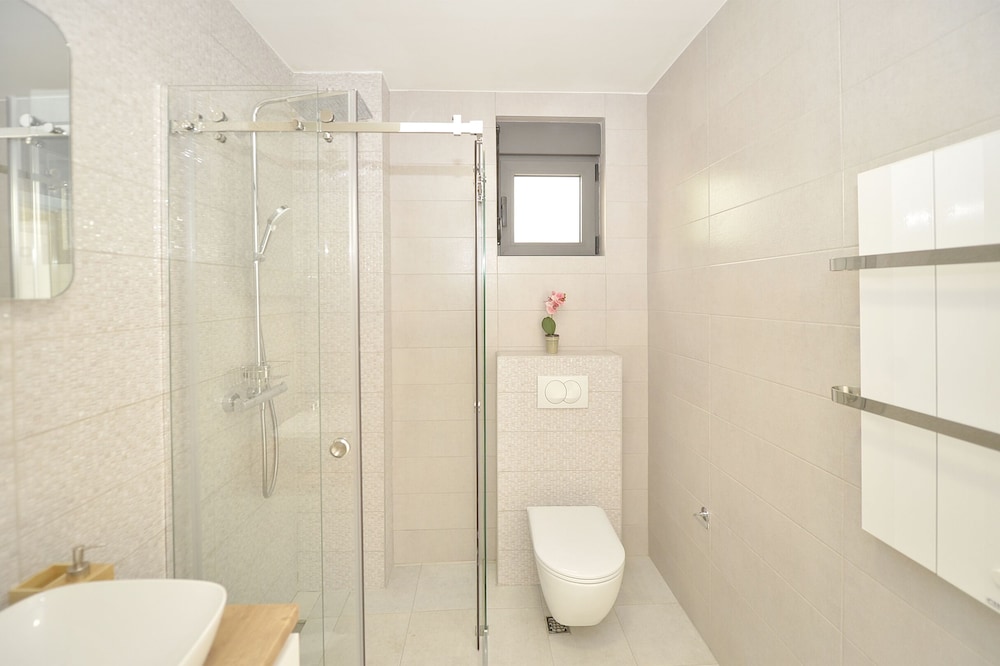Deluxe Apartment, 1 Queen Bed with Sofa bed, Balcony, Bay View photo 3