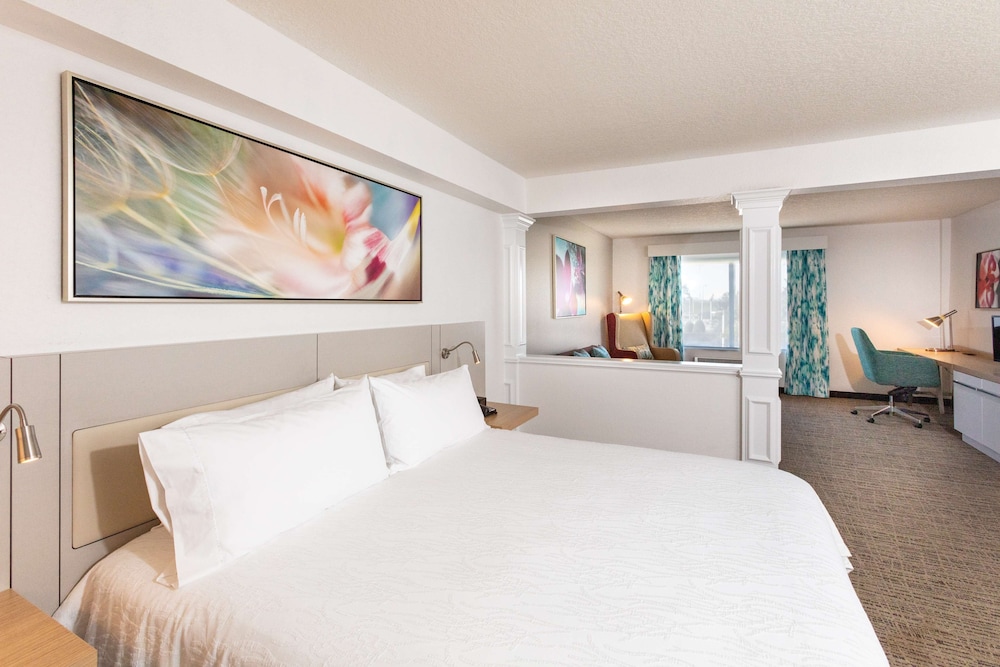 Junior Suite, 1 King Bed, Accessible - Photo 2
