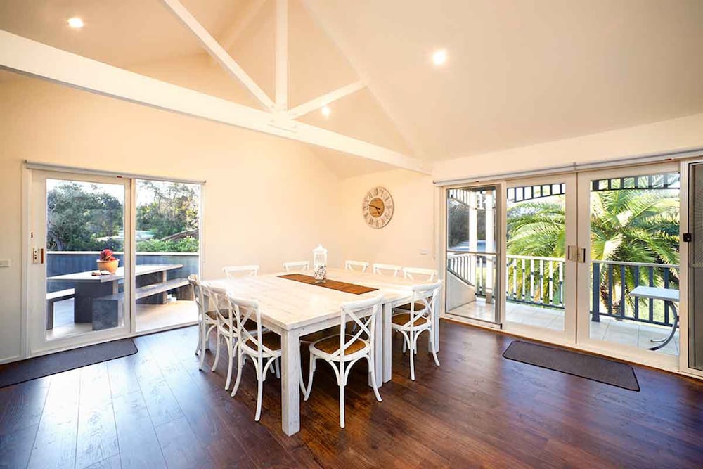 The Retreat with Free Parking and Wi-Fi photo 2