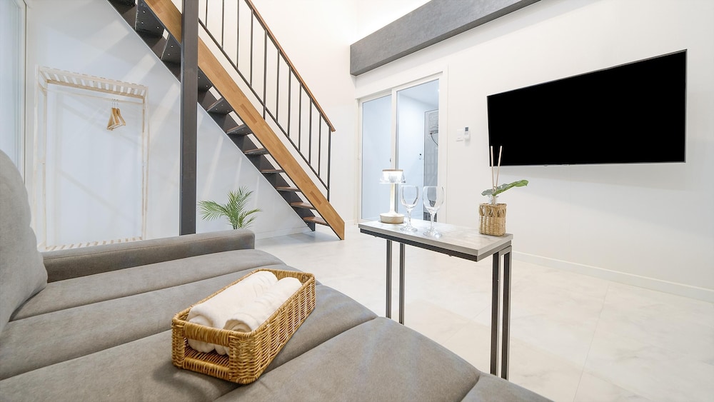 Basic Room, 1 Bedroom (Spa Suite Room 205) - Photo 1