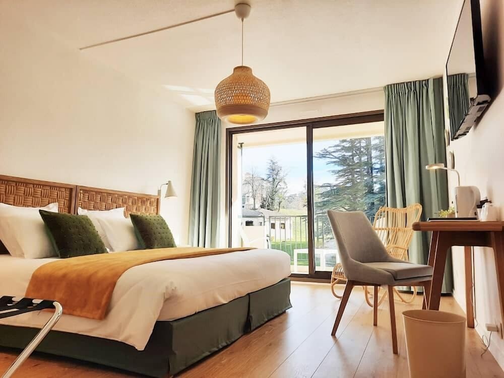 Room, Lake View