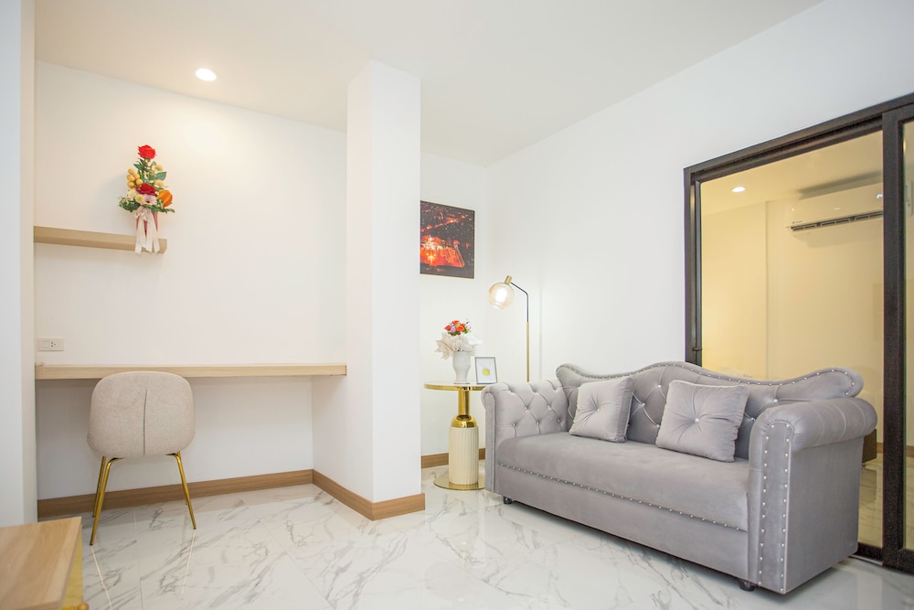 One Bedroom Suite - Photo 20