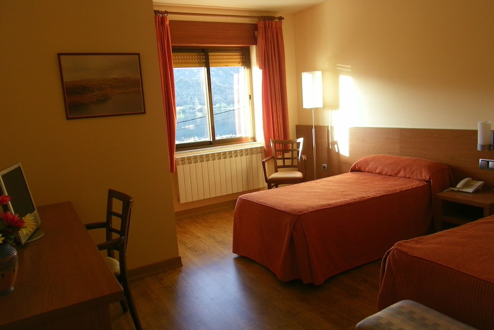 Double or Twin Room photo 3