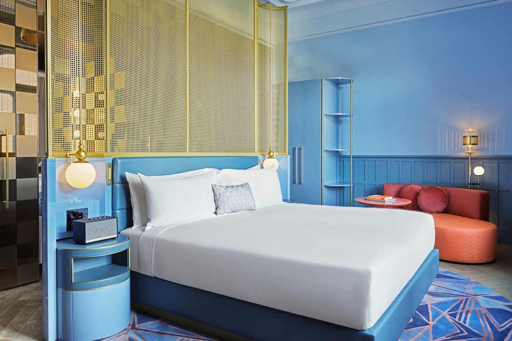 Premier House, 1 King Bed (View)
