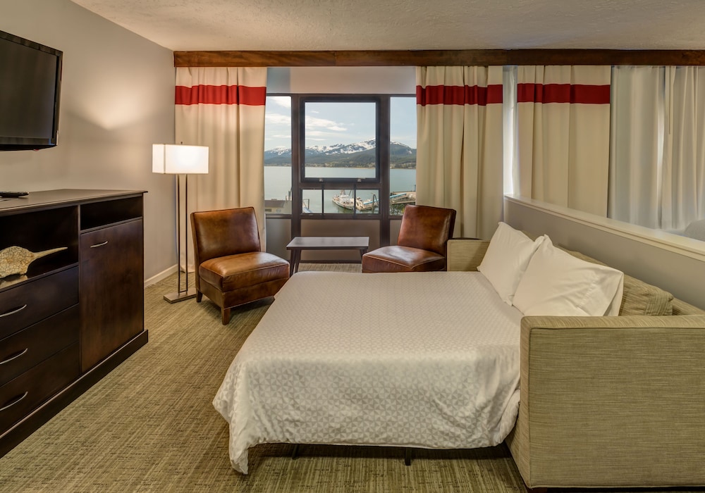 Room, 1 King Bed, Sea View - Photo 4