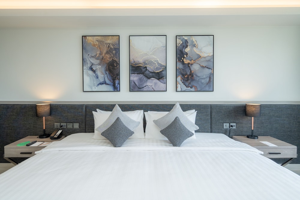 Paradox One-Bedroom Suite Seaview - Photo 2