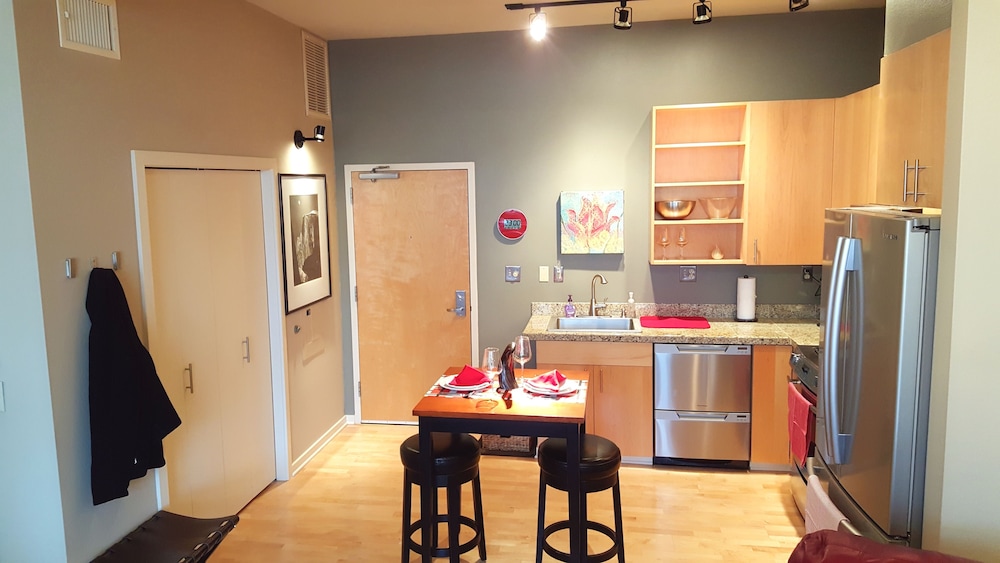 Executive Loft, 1 King Bed, Kitchen, City View photo 1