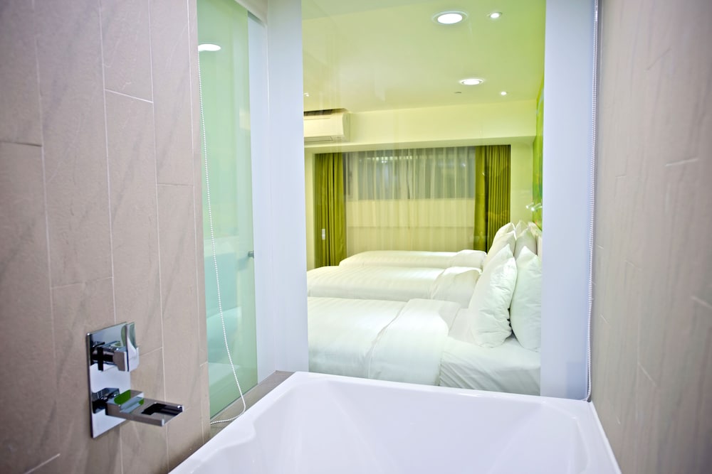 Deluxe Triple Room, 3 Twin Beds photo 3