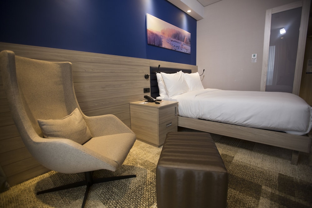 Room, 1 Queen Bed, Non Smoking thumbnail 6
