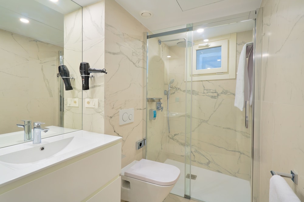 Suite, 1 Bedroom, Terrace - Photo 12
