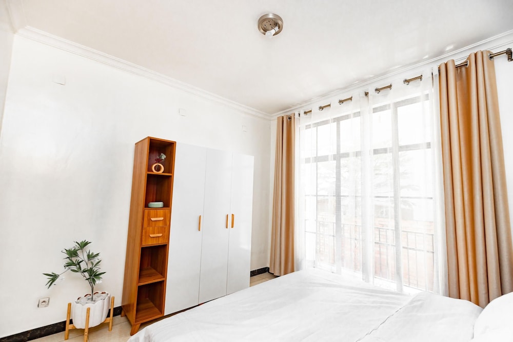 Comfort Room, 1 King Bed, Accessible Bathtub, City View