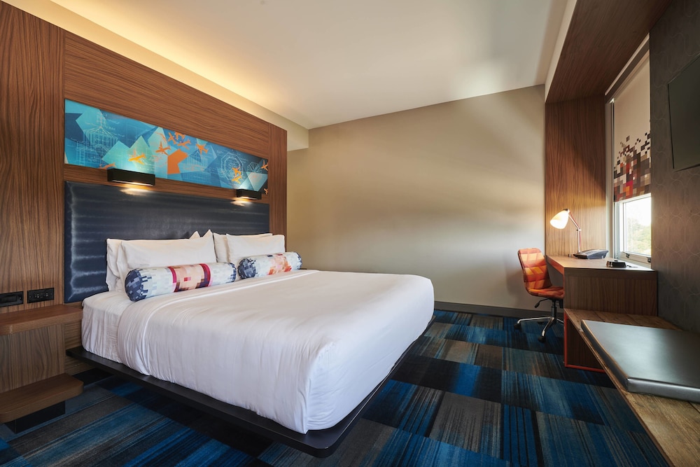 aloft, Room, 1 King Bed photo 1