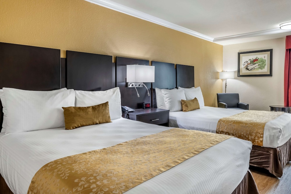 Standard Room, 2 Queen Beds, Non Smoking, Refrigerator - Photo 1