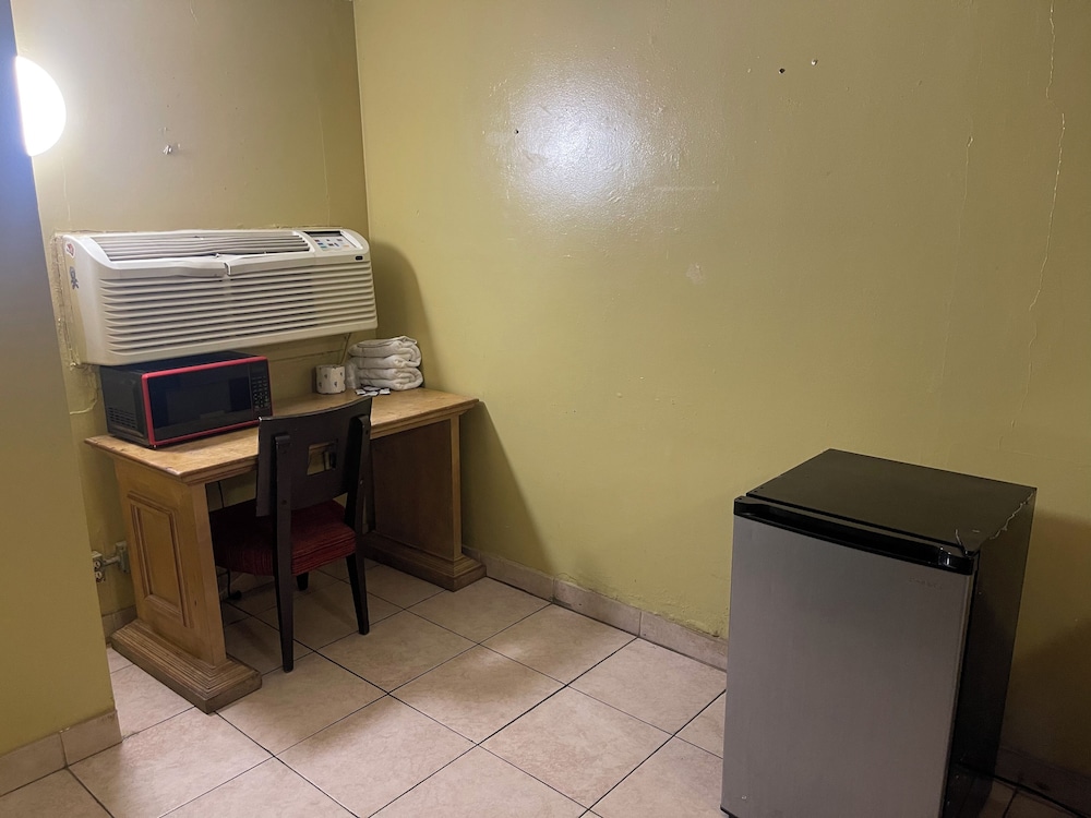 Basic Room, Smoking photo 2