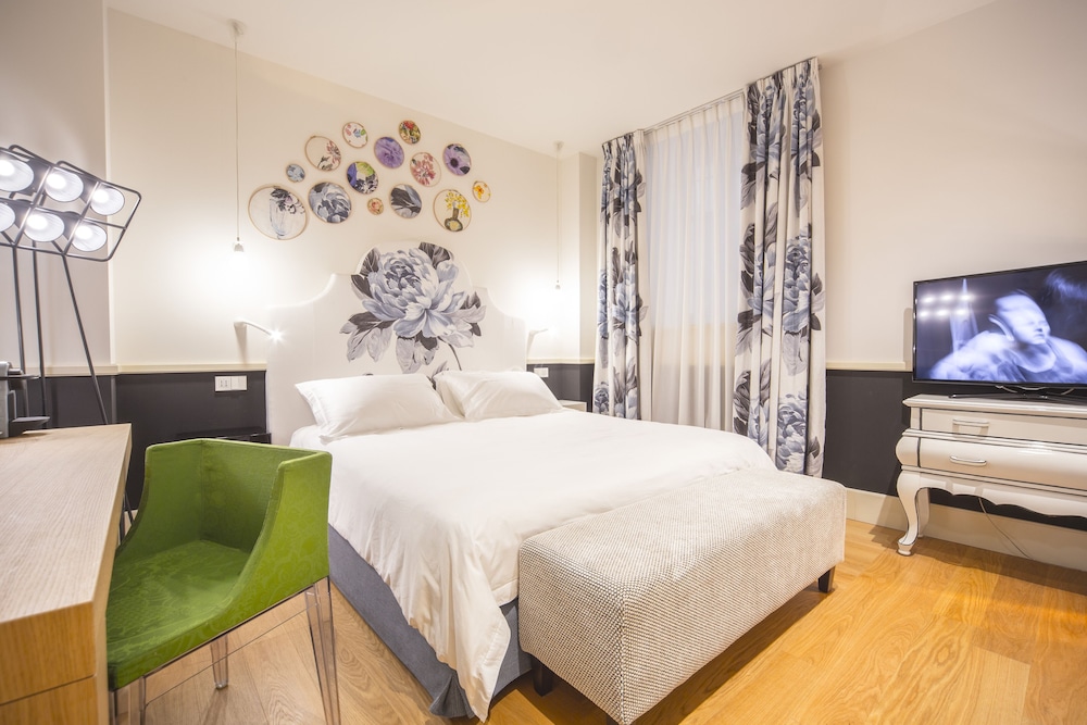 Basic Suite, Ensuite photo 2