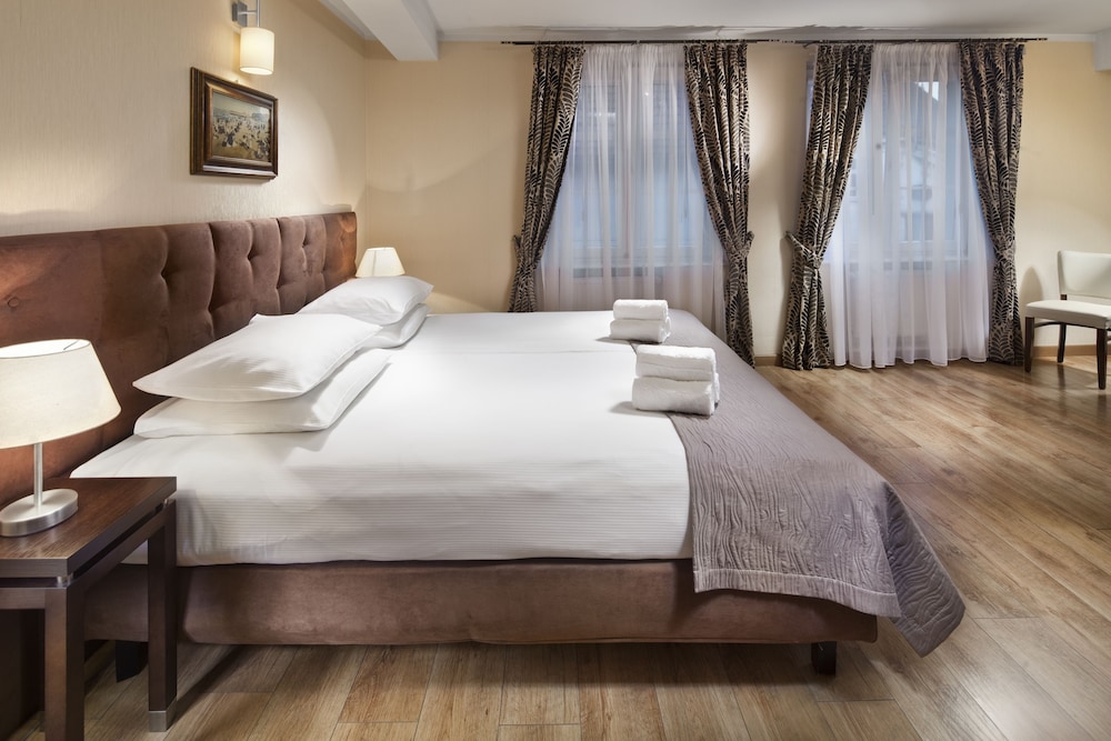 Standard Double or Twin Room - Photo 5