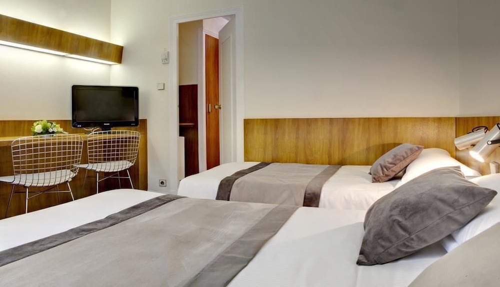 Comfort Room, Multiple Beds, Non Smoking, Bathtub - Photo 1