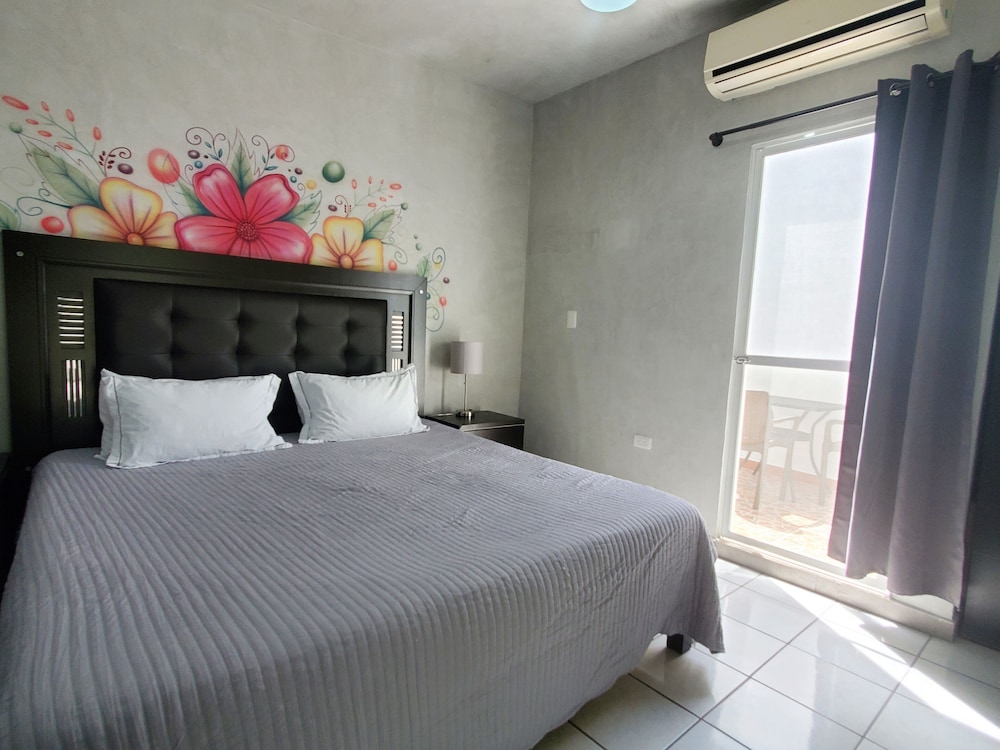 Deluxe Room, 1 King Bed, Refrigerator & Microwave