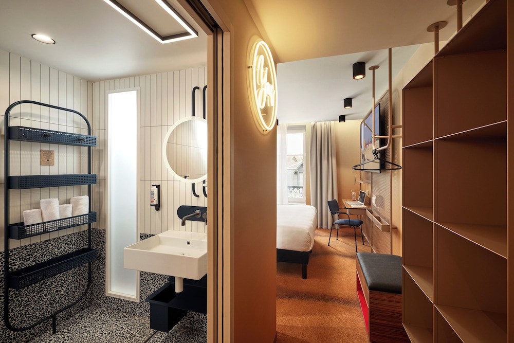 Superior Room, 1 Queen Bed - Photo 2