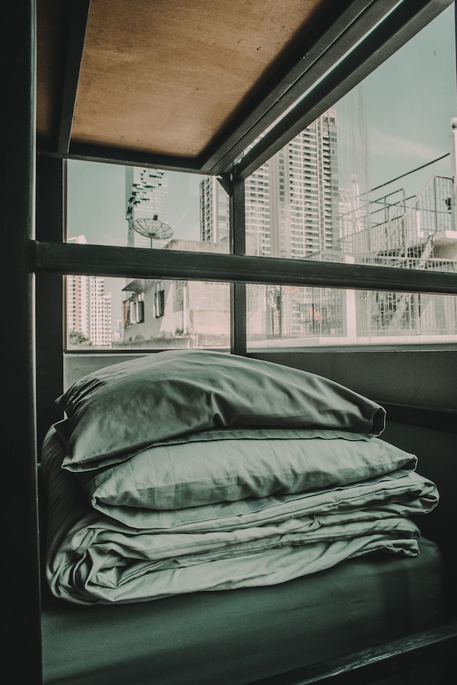 8 Bunk beds - 8 Beds Mixed Dormitory with Curtain, City View photo 3