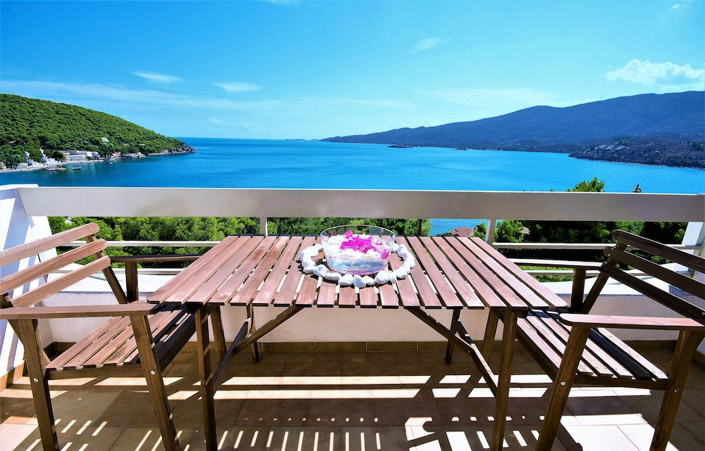 Family Apartment, 1 Bedroom, Sea View photo 3